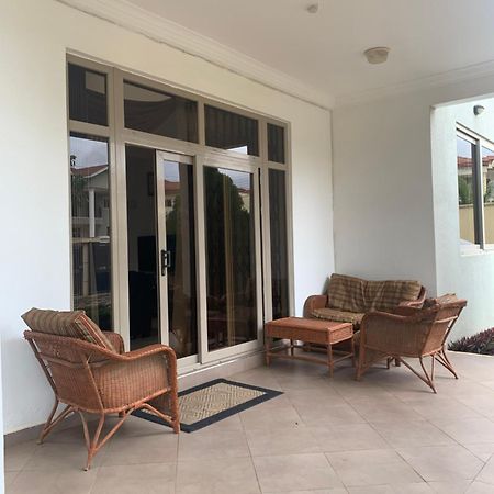 Sandpark Place, West Hills Mile 11 Екстериор снимка