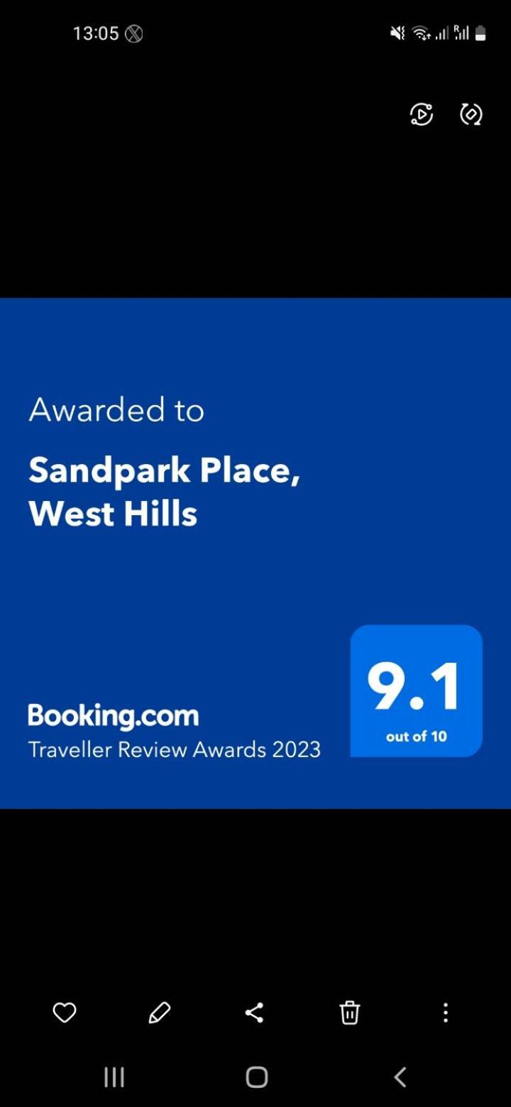 Sandpark Place, West Hills Mile 11 Екстериор снимка