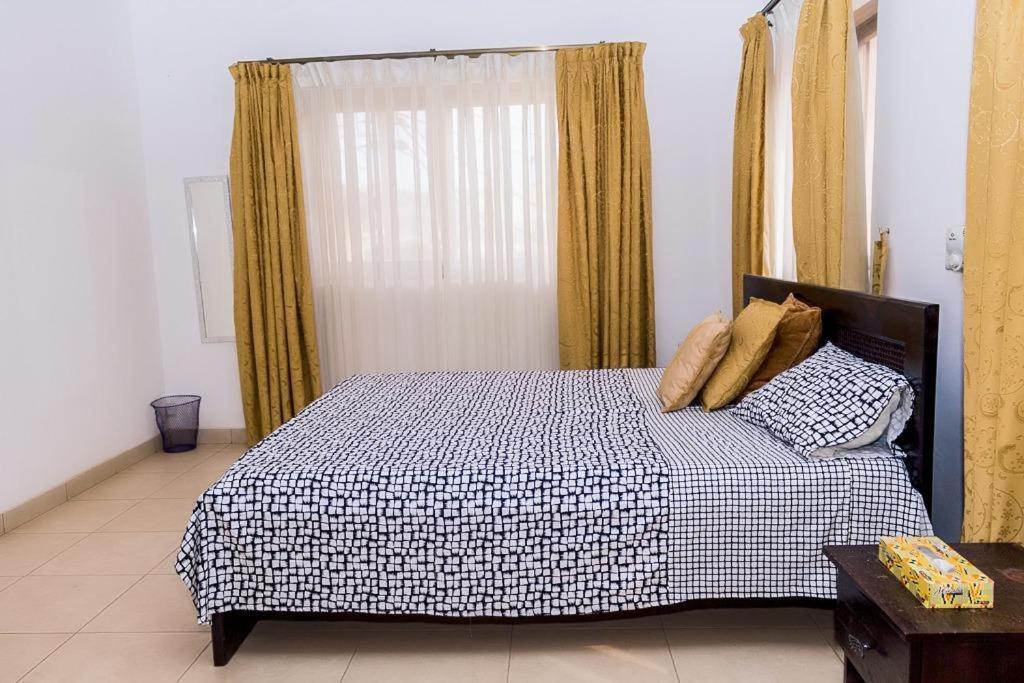 Sandpark Place, West Hills Mile 11 Екстериор снимка