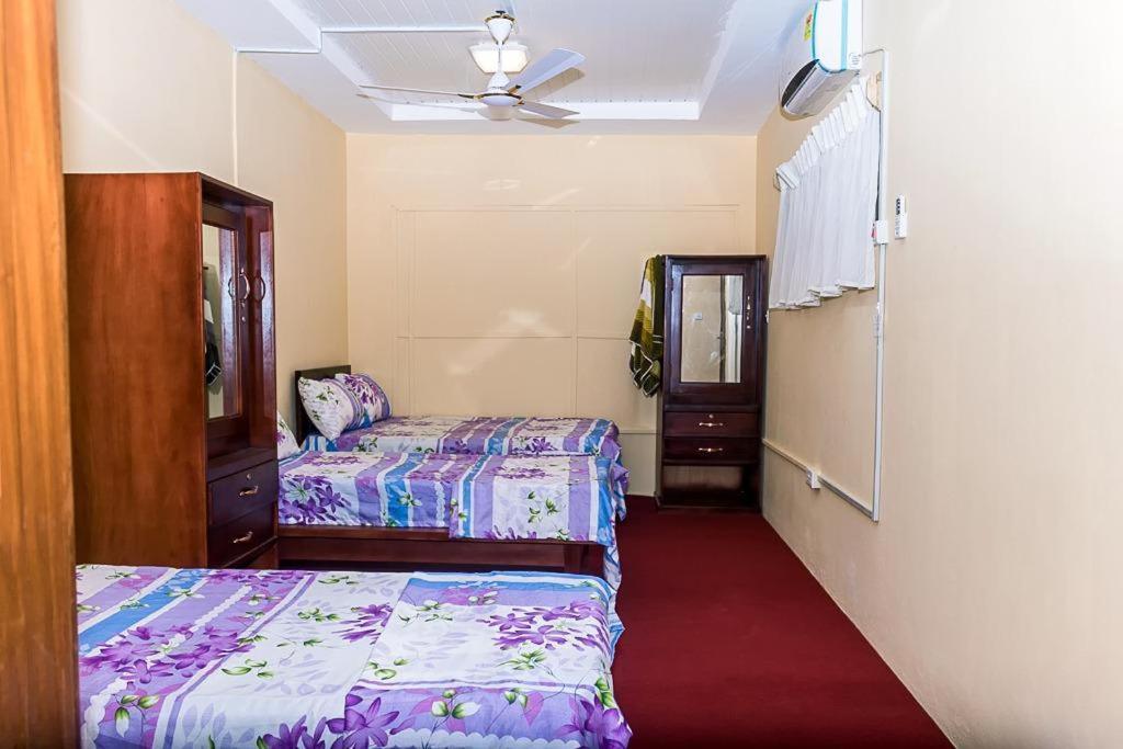 Sandpark Place, West Hills Mile 11 Екстериор снимка