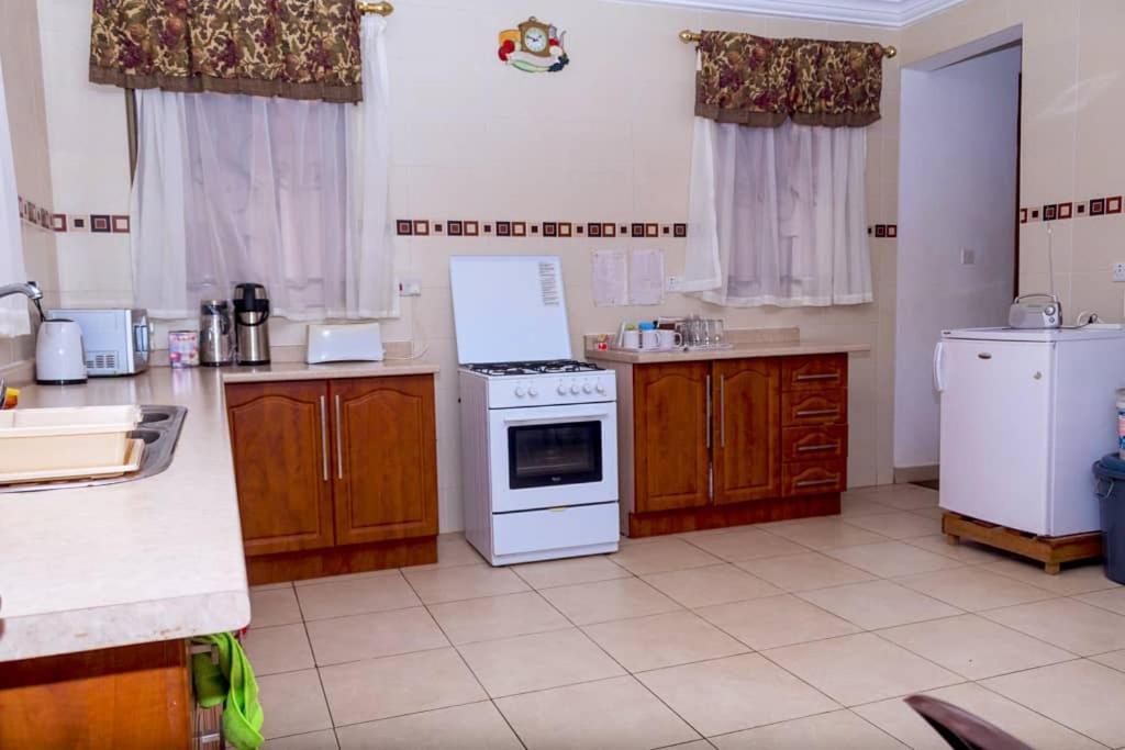 Sandpark Place, West Hills Mile 11 Екстериор снимка