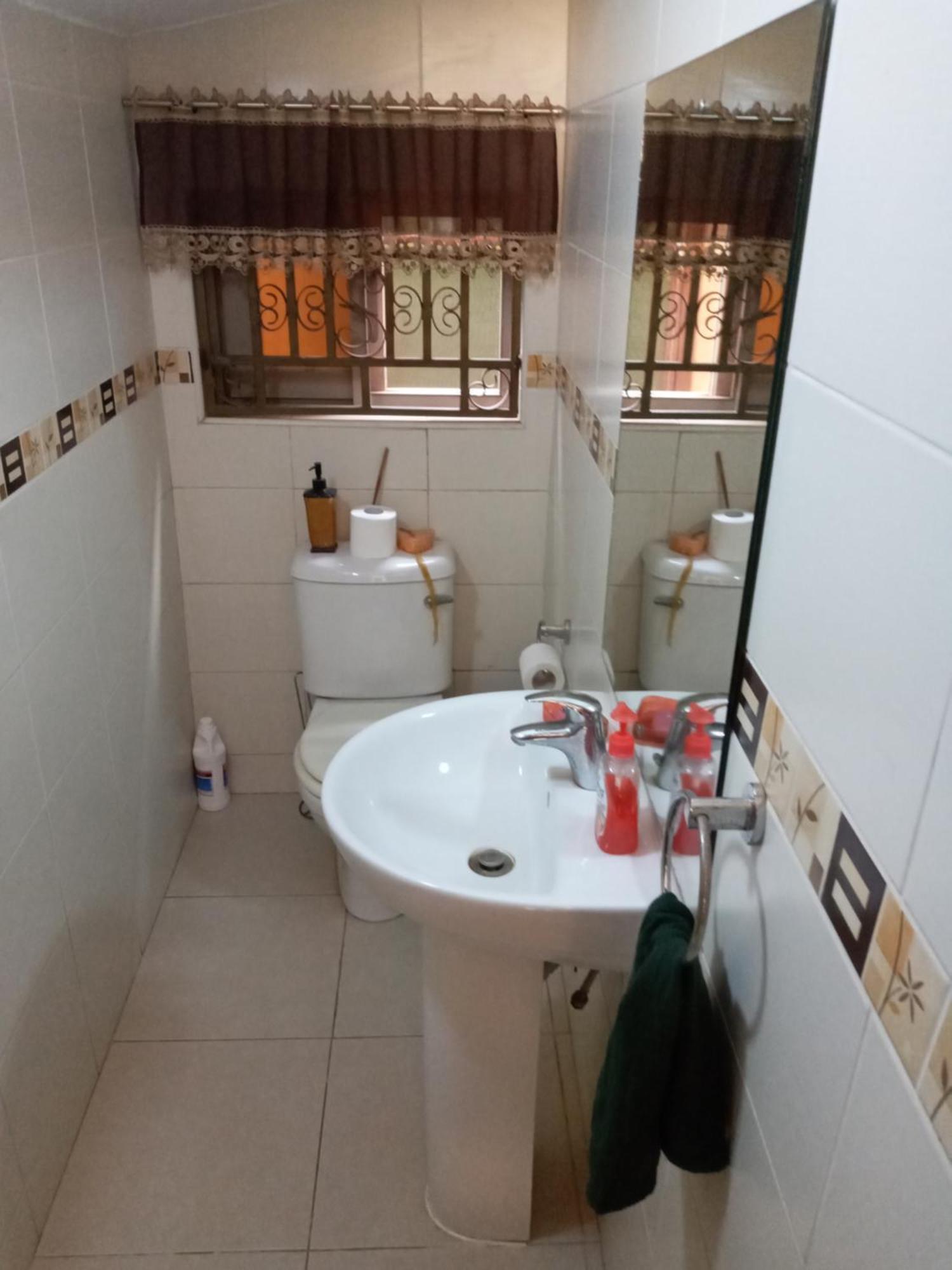 Sandpark Place, West Hills Mile 11 Екстериор снимка