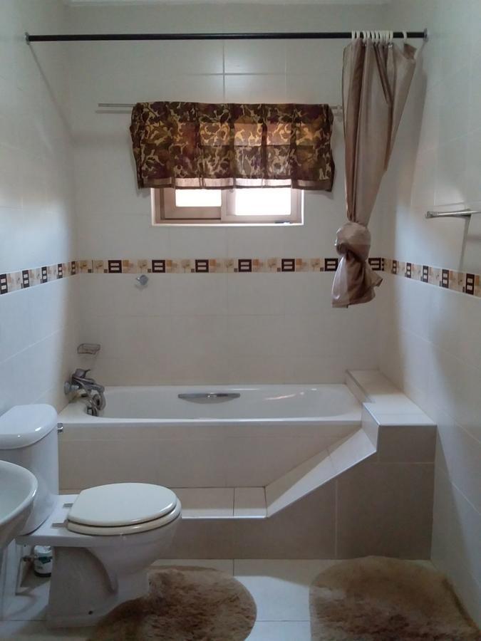 Sandpark Place, West Hills Mile 11 Екстериор снимка